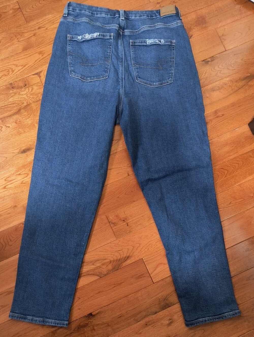 American Eagle Outfitters Curvy Mom Jean - Light Blue Denim - Picture 4 of 4